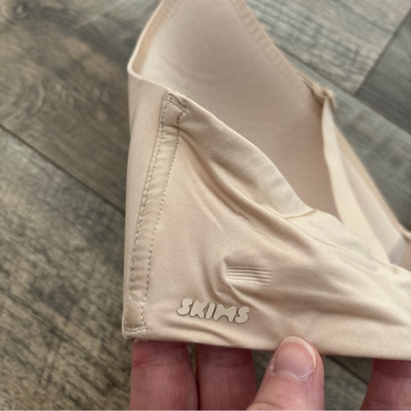 Skims Wireless Form T Shirt Bra Nude Size 38C - Picture 4 of 5